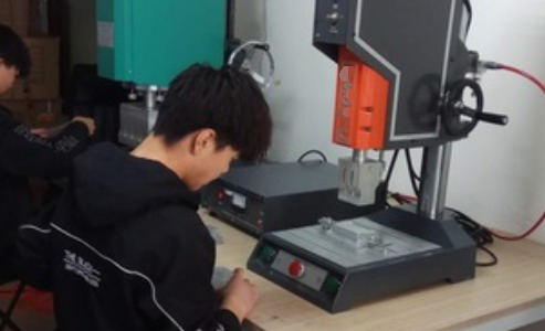 超声波焊接机焊接不规则工件的方法